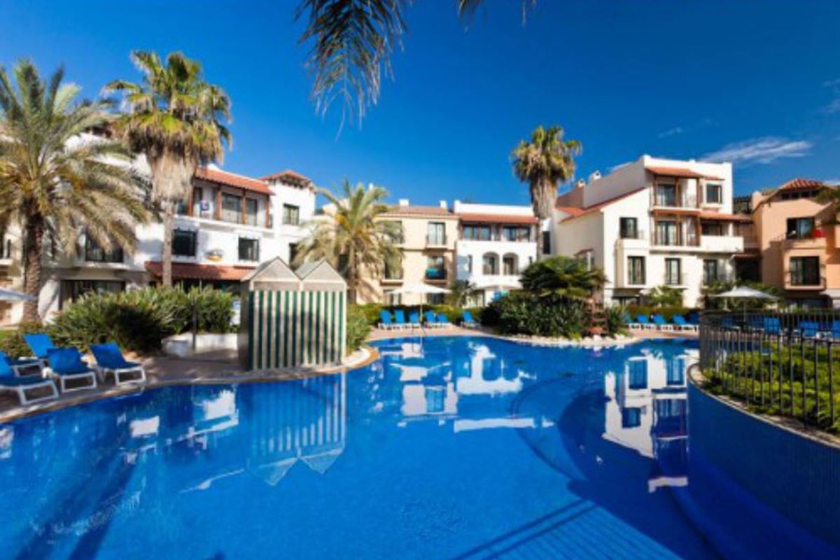 Piscinas, lagos y SPA en Port Aventura Piscinas, lagos y SPA en Port Aventura