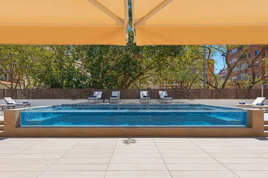 Renovación integral de la piscina del Hotel H10 Ítaca en Barcelona