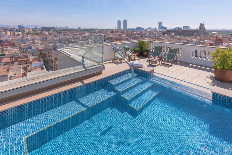 Renovación de la piscina rooftop del Hotel H10 Montcada en Barcelona